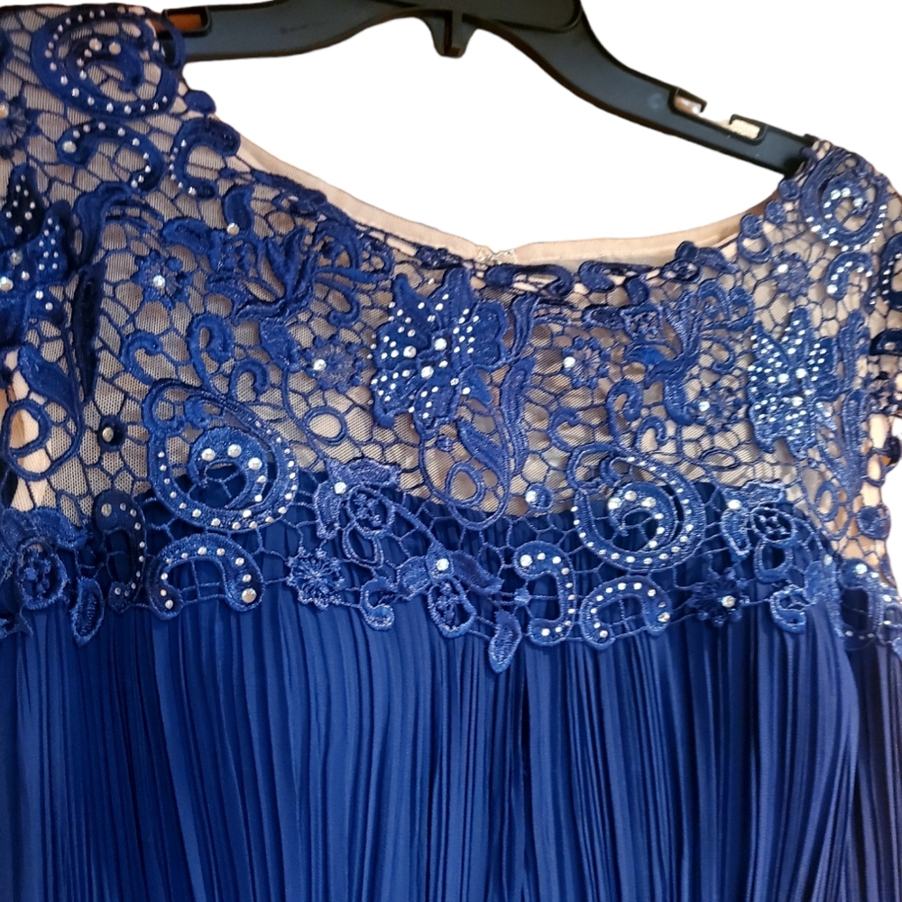 EVER PRETTY Mother of the Bride/Formal Navy Maxi Dress, size 6. - Picture 3 of 14